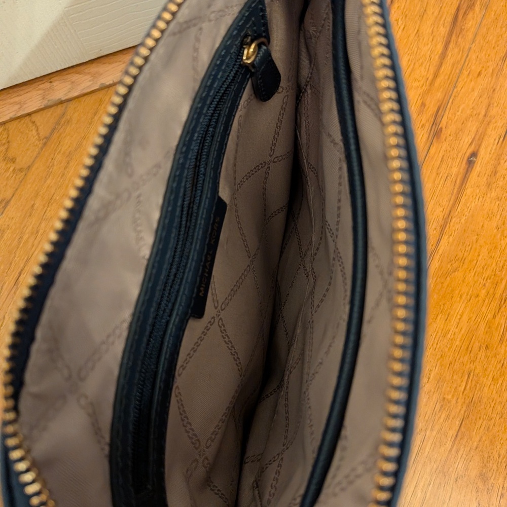 Michael Kors Navy Nylon Crossbody Bag Gold Hardware MK Logo Adjustable Strap - Picture 4 of 4